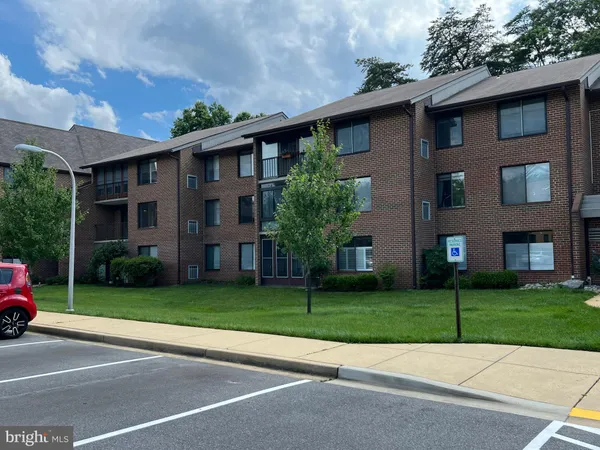 $2,988 | 15300 Beaverbrook Court, Unit 882B, Silver Spring, MD 20906