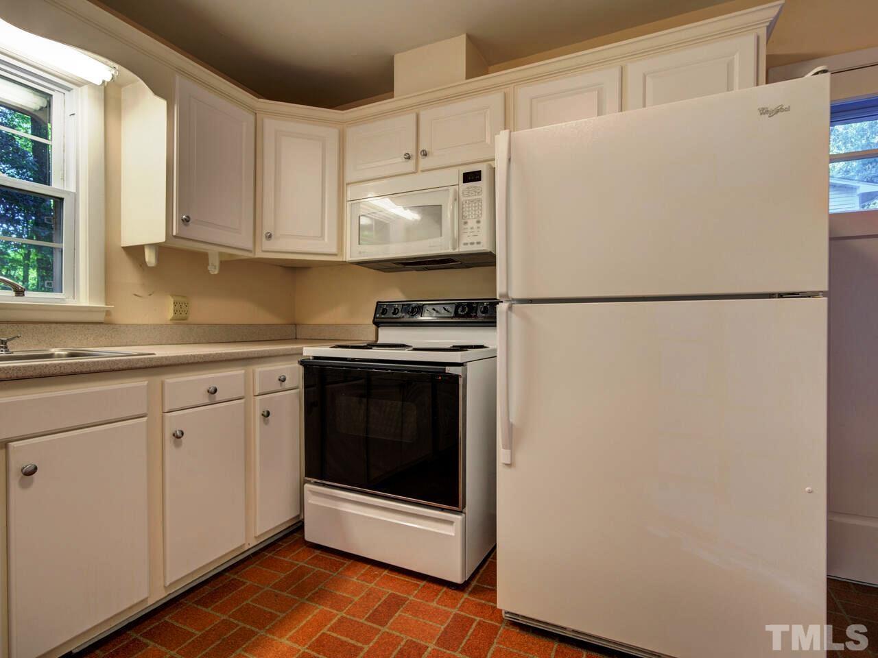 1305 Kingston Ridge Road Cary, NC 27511 - Photo 4 of 30