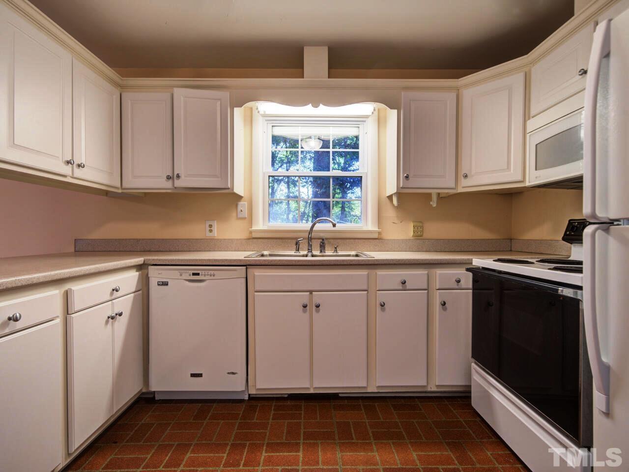 1305 Kingston Ridge Road Cary, NC 27511 - Photo 5 of 30