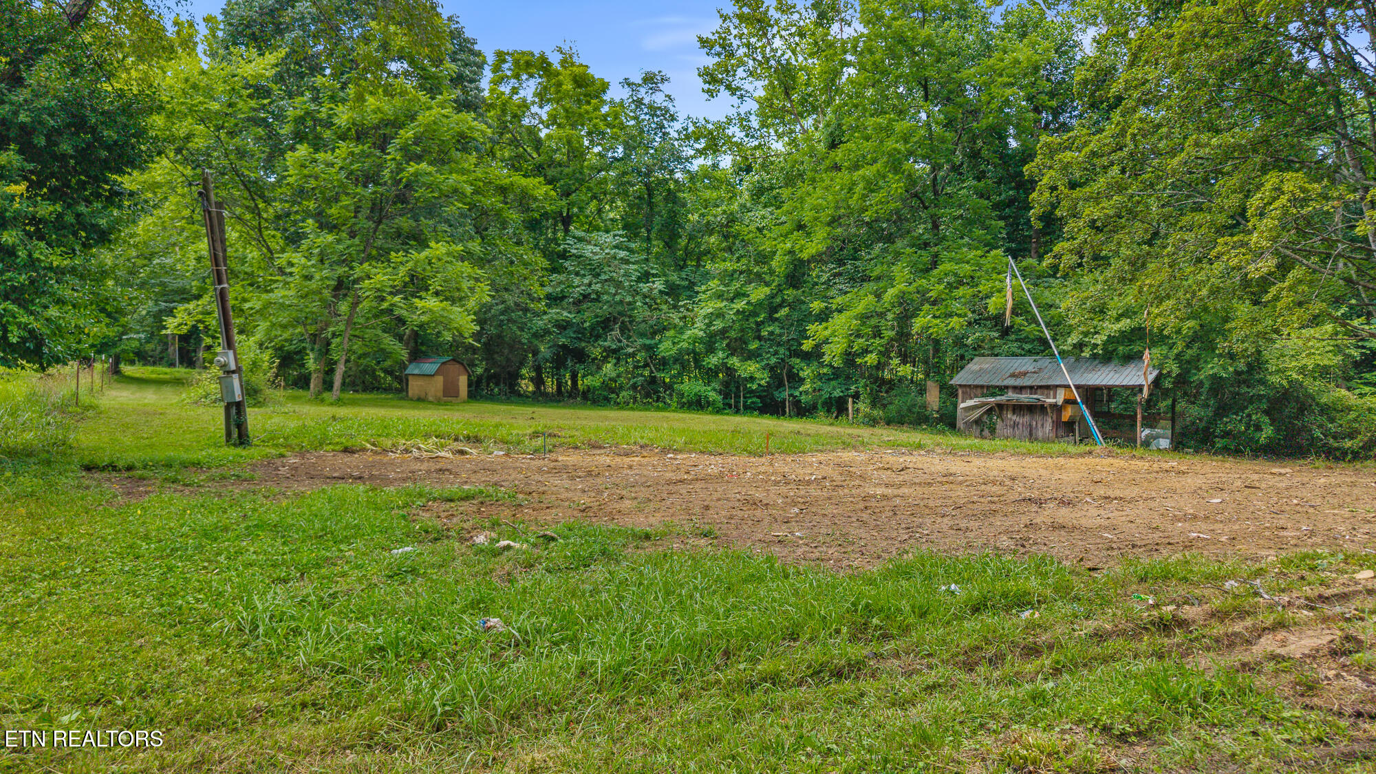 195 Hicks Road Decatur, TN 37322 - Photo 2 of 15 195 Crisp Ln-1