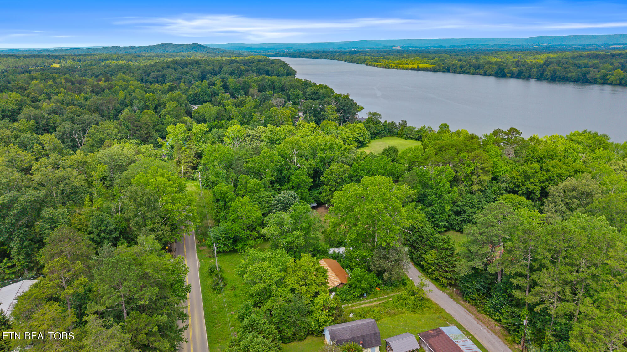 195 Hicks Road Decatur, TN 37322 - Photo 7 of 15 195 Crisp Ln-3