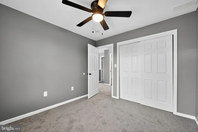 an empty room with a ceiling fan and a ceiling fan