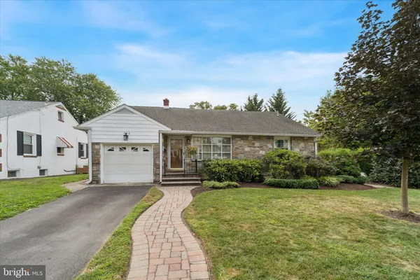 $3,995 | 436 Edgewood Drive, Ambler, PA 19002