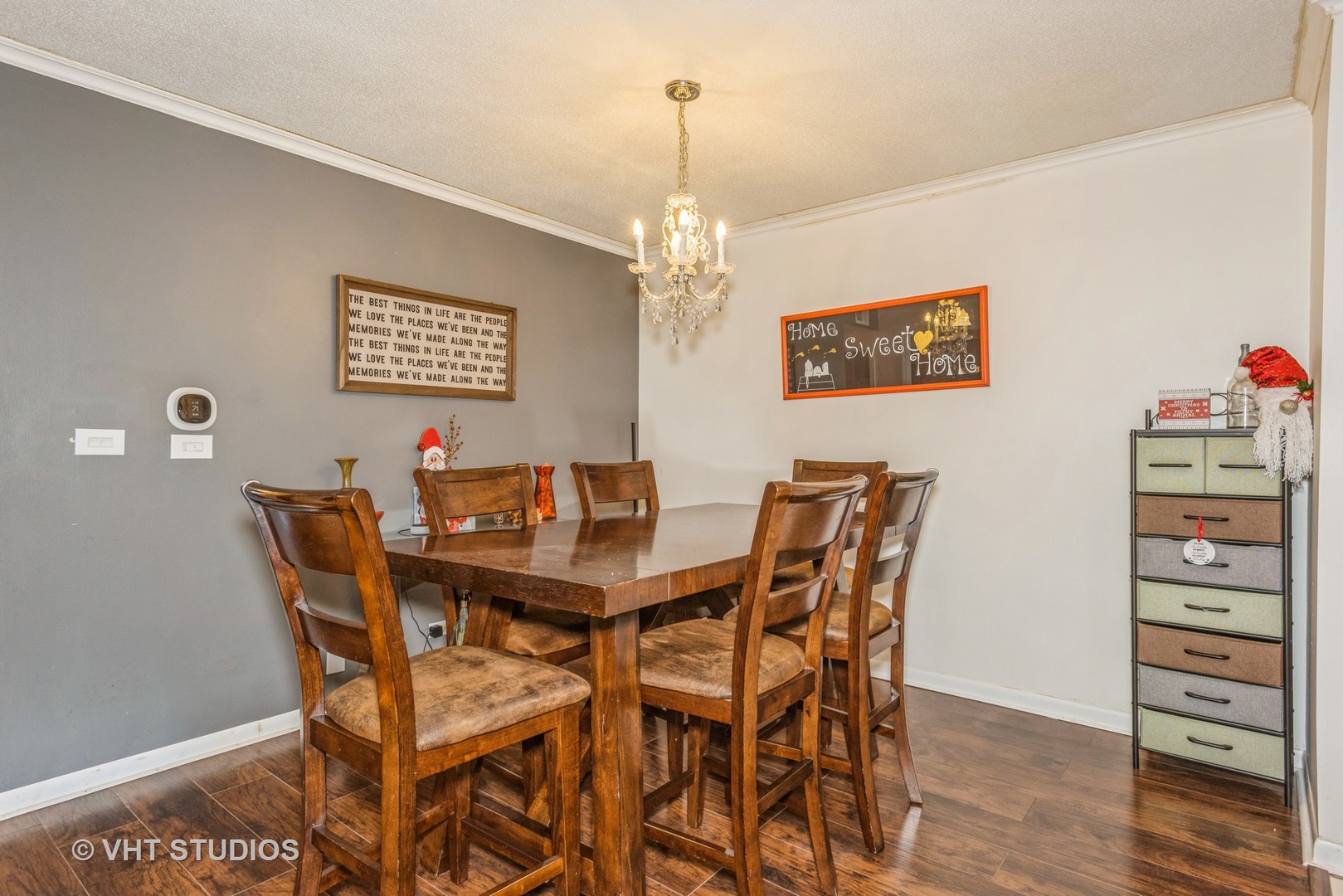 9622 West Higgins Road, Unit 2DS Rosemont, IL 60018 - Photo 6 of 14 a view of a dining room with furniture