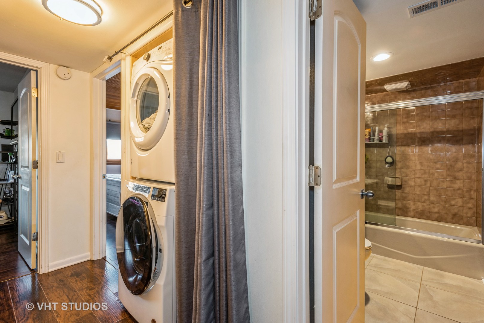 9622 West Higgins Road, Unit 2DS Rosemont, IL 60018 - Photo 10 of 14 a utility room with dryer and washer