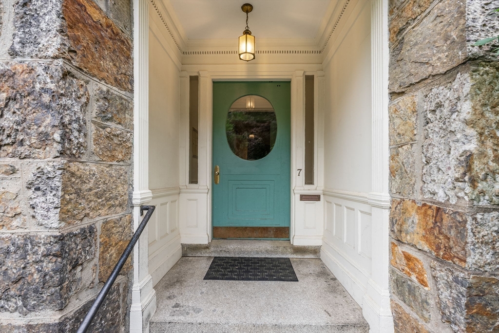 7 Regent Circle, Unit 3 Brookline, MA 02445 - Photo 2 of 22