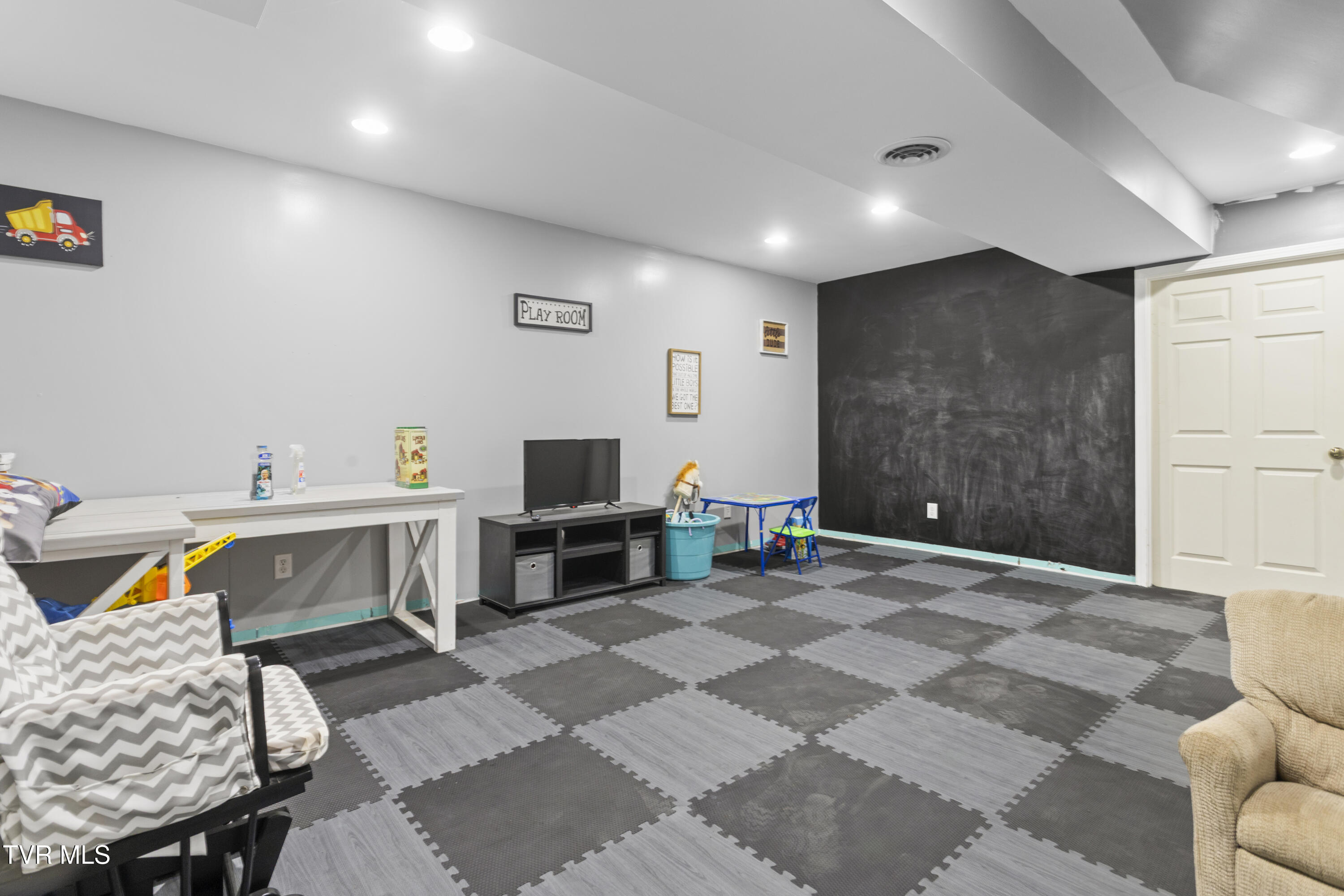 14707 Village Loop Abingdon, VA 24210 - Photo 38 of 44 177A9551