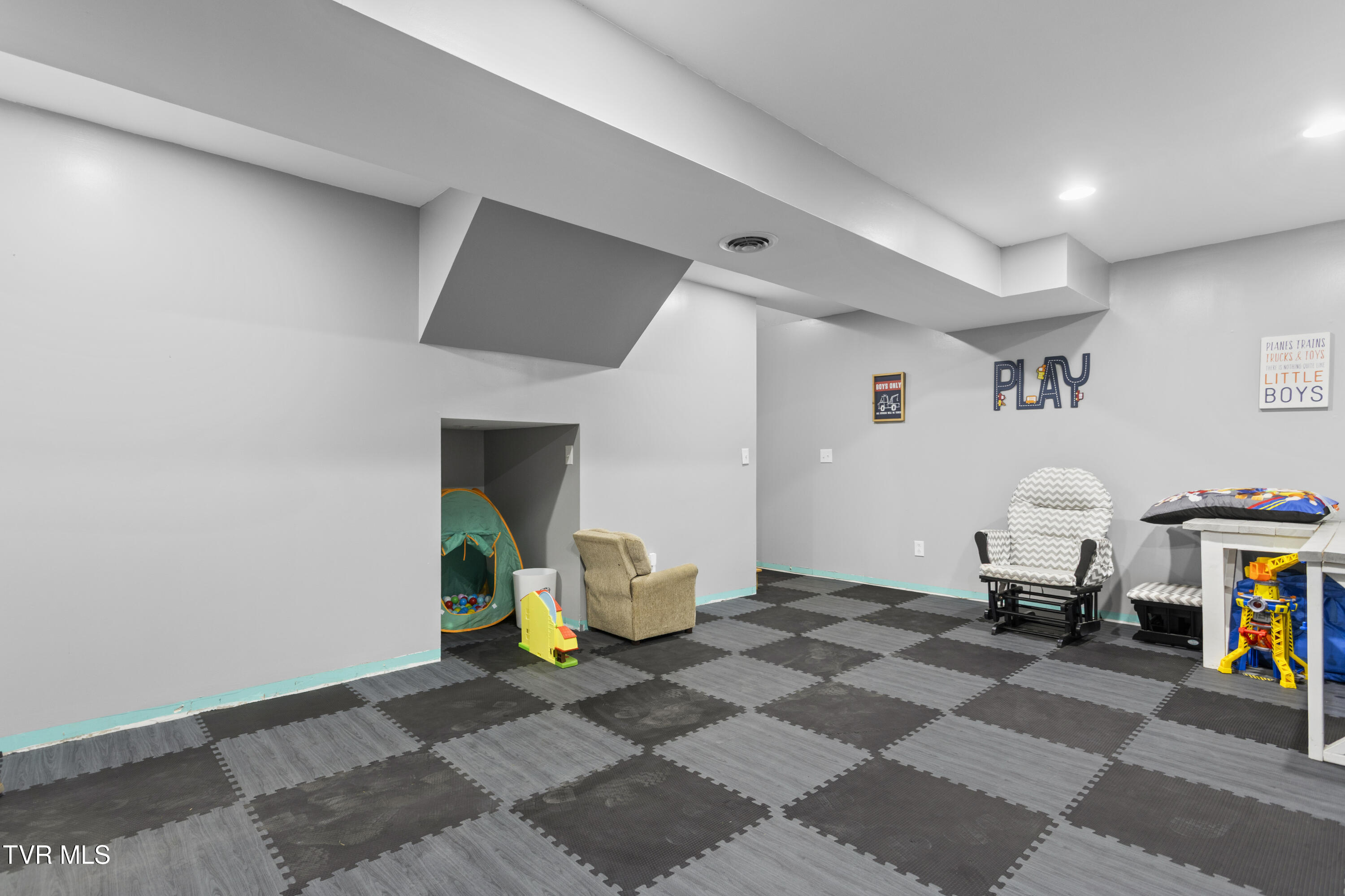 14707 Village Loop Abingdon, VA 24210 - Photo 39 of 44 177A9555