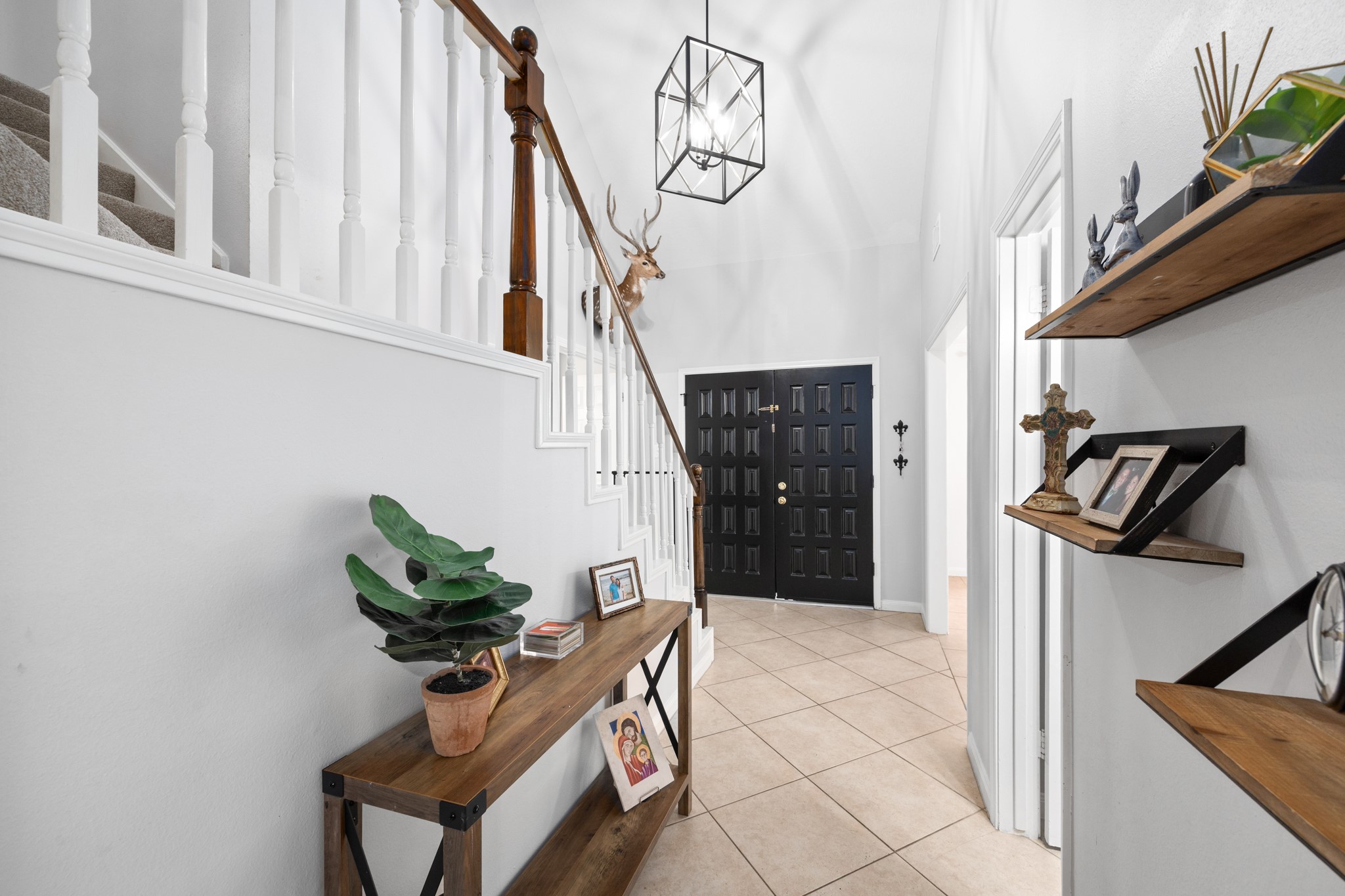 9123 Herts Road Spring, TX 77379 - Photo 11 of 40 A look toward the front doors from the entry hallway.