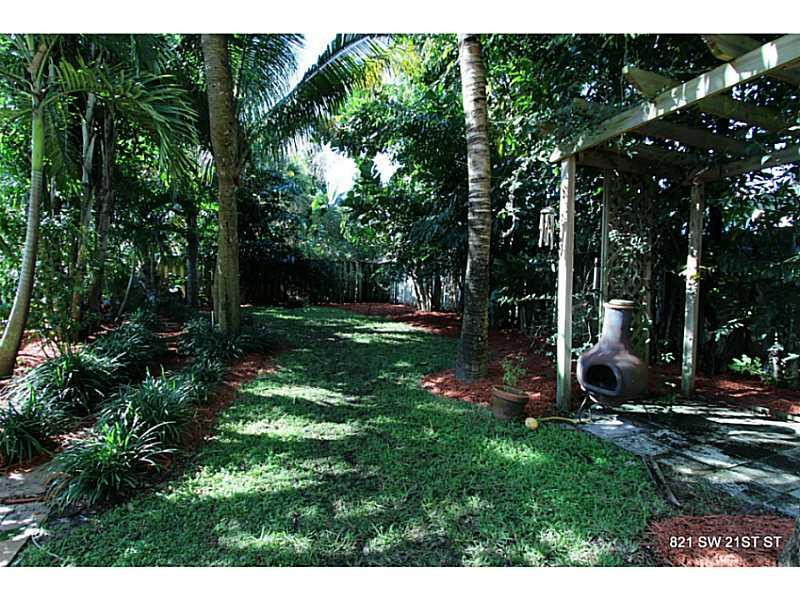 821 Southwest 21st Street Boca Raton, FL 33486 - Photo 14 of 14 Yard/Garden.