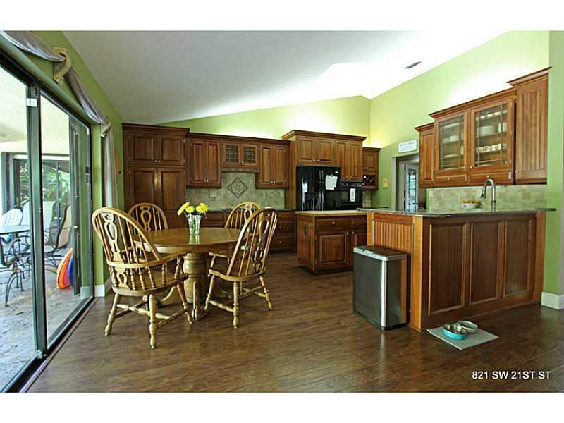 821 Southwest 21st Street Boca Raton, FL 33486 - Photo 4 of 14 Kitchen.