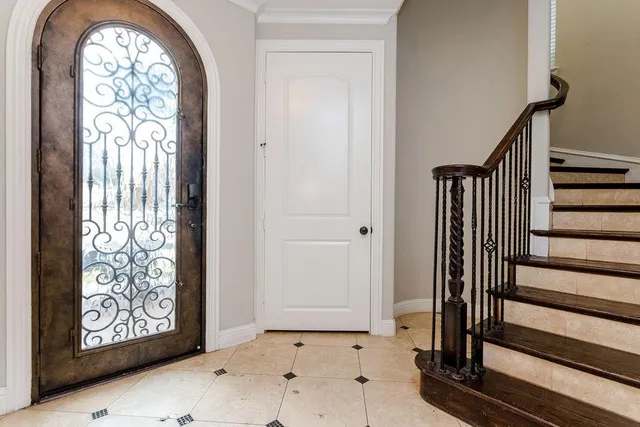 a view of front door with entryway