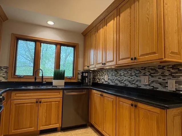 $309,900 | 160 Inverness Court, Unit A, Elk Grove Village, IL 60007