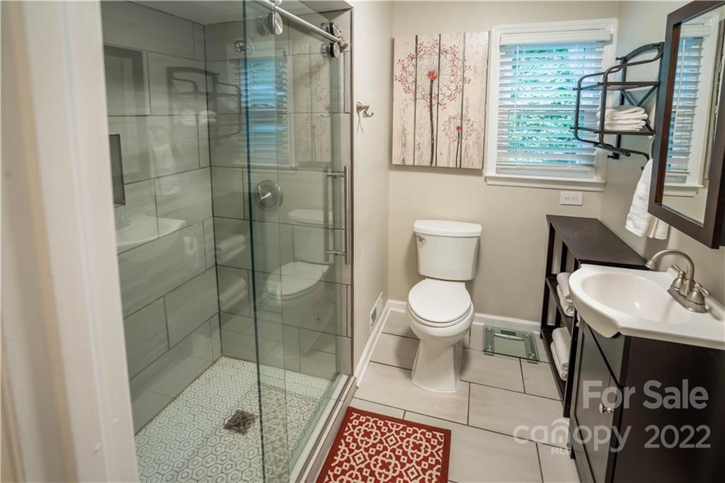 1517 Hart Road Charlotte, NC 28214 - Photo 11 of 28 Gallery Image 11