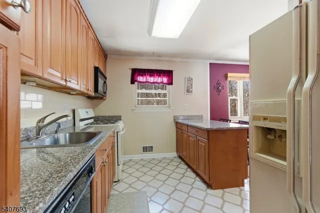 $615,000 | 5 Downstream Drive, Flanders, NJ 07836