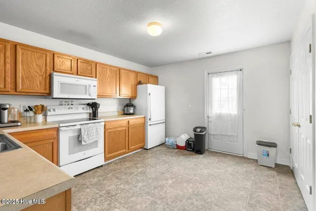 $1,250 | 100 Ashwood Drive, Jacksonville, NC 28546