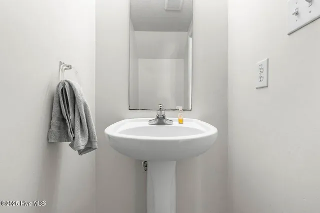 $1,250 | 100 Ashwood Drive, Jacksonville, NC 28546