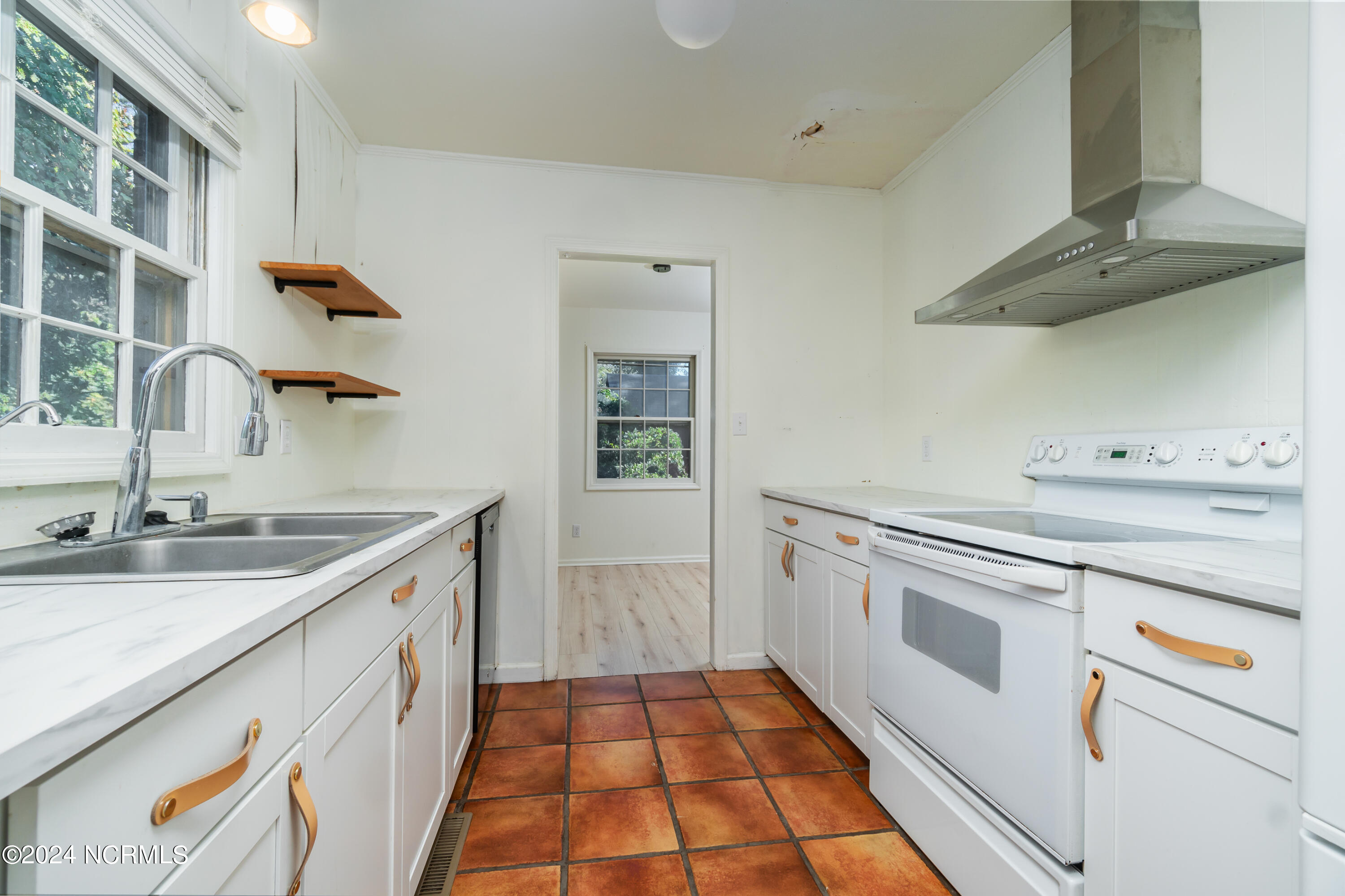 3105 Country Club Road Morehead City, NC 28557 - Photo 9 of 34 Kitchen View