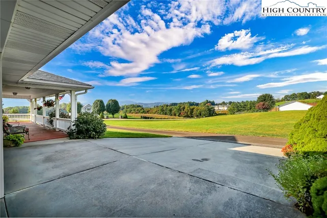 a view of a house with porch and porch