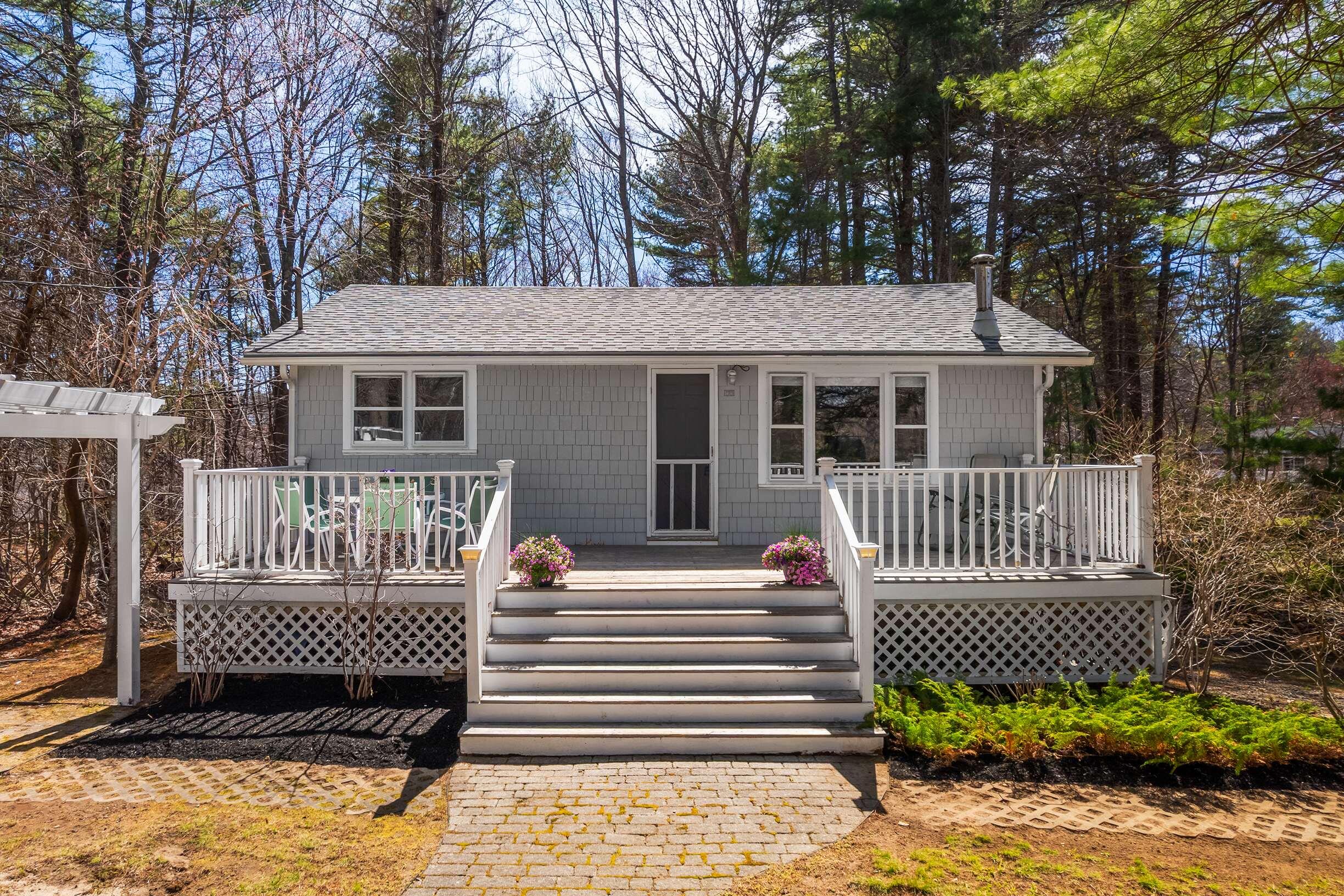 14 Beacon Street Extension York, ME 03909 - Photo 2 of 16 Exterior