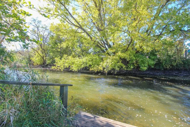 $79,900 | 104-106 Waverly Drive, Cambridge, WI 53523