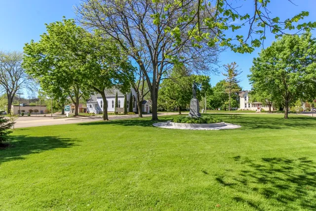 $79,900 | 104-106 Waverly Drive, Cambridge, WI 53523