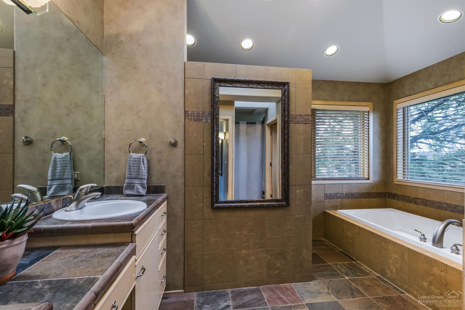 19701 Sunshine Way Bend, OR 97702 - Photo 19 of 25 Additional Photo