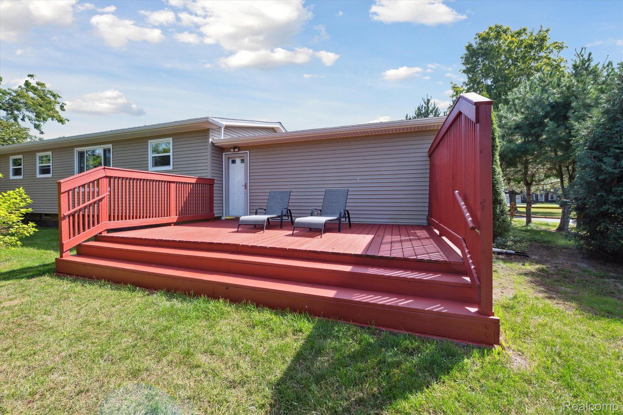 5307 North Seymour Road Flushing, MI 48433 - Photo 28 of 33 Large private deck, perfect for relaxing.