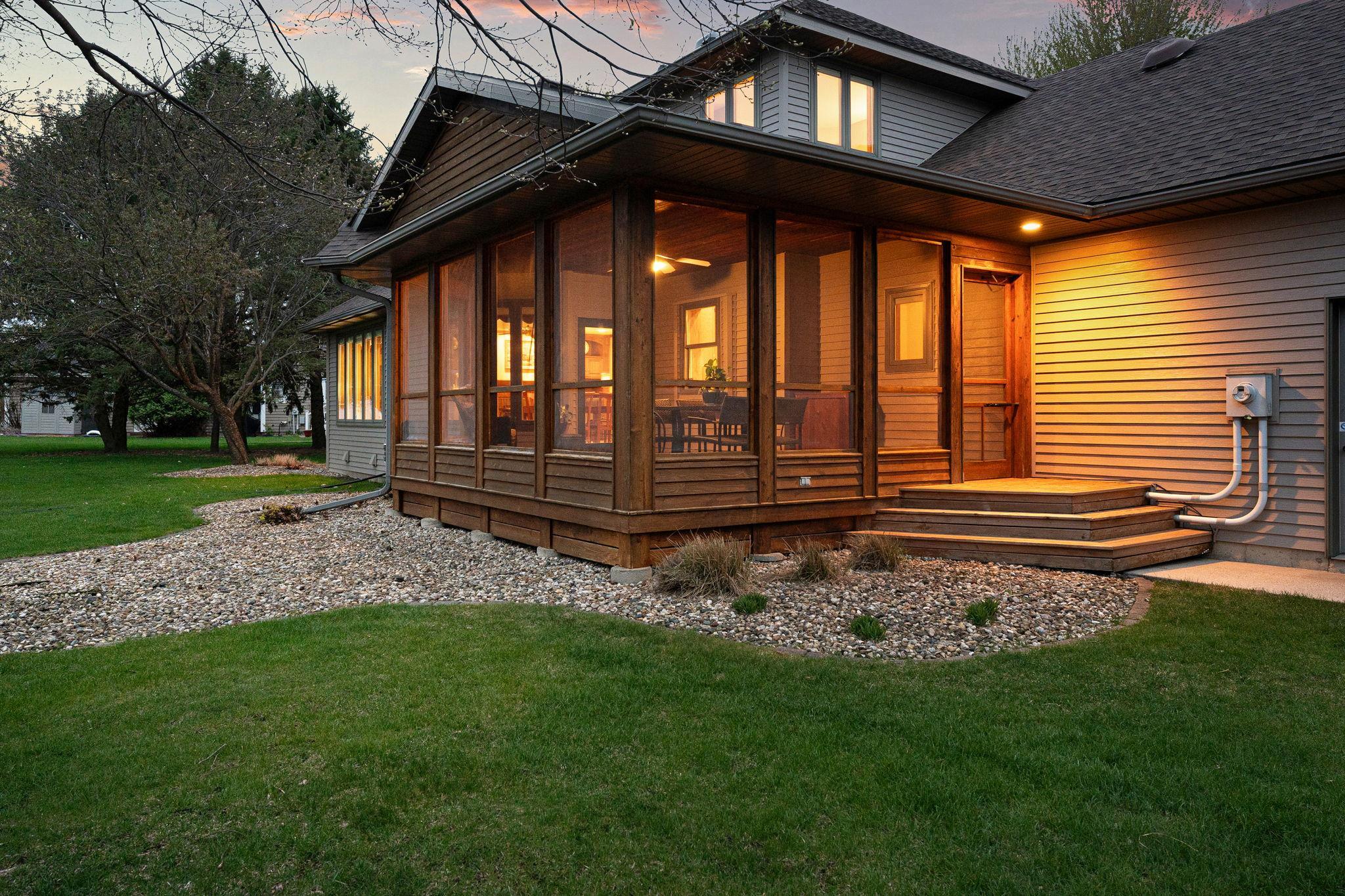805 27th Street Southwest Austin, MN 55912 - Photo 2 of 81