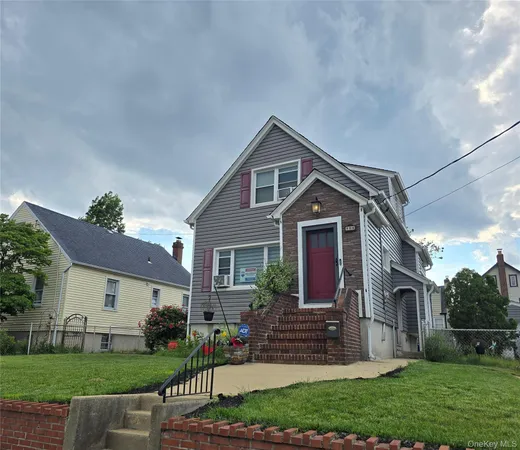 $675,000 | 104 Ormonde Boulevard, Valley Stream, NY 11580
