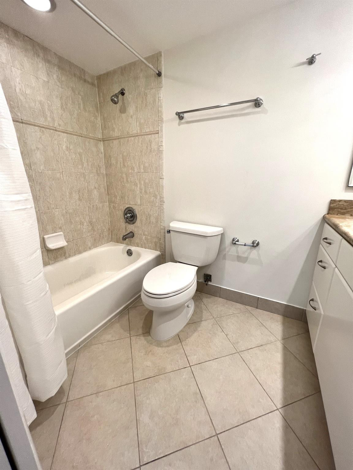 5700 Northwest 2nd Avenue, Unit 204 Boca Raton, FL 33487 - Photo 25 of 31 a bathroom with a toilet a sink and a bathtub