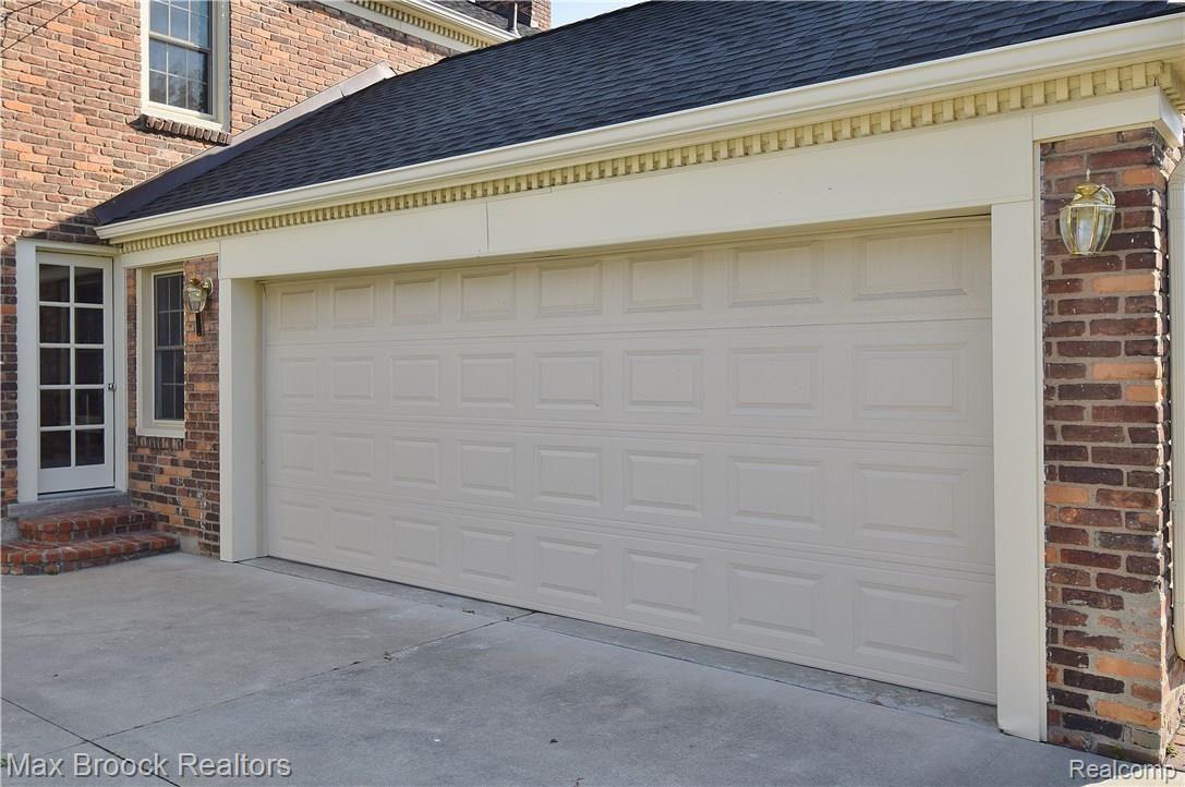 1491 Oxford Road Grosse Pointe, MI 48236 - Photo 46 of 46 attached garage .JPG