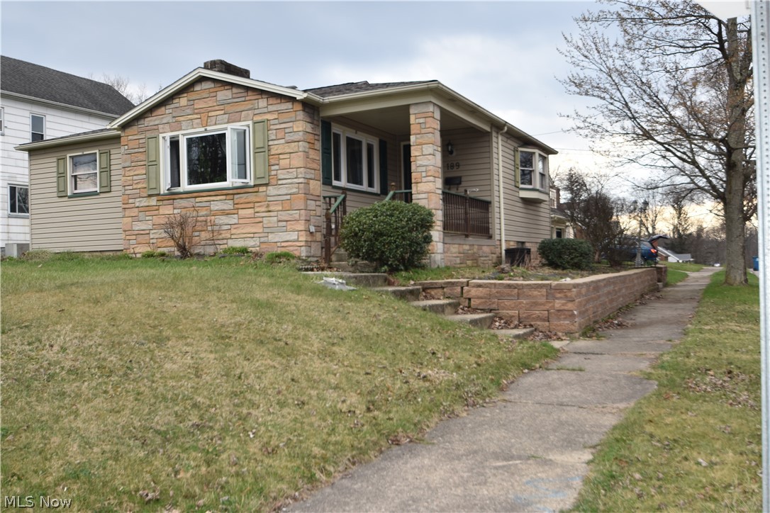 189 Center Street Struthers, OH 44471 - Photo 2 of 23