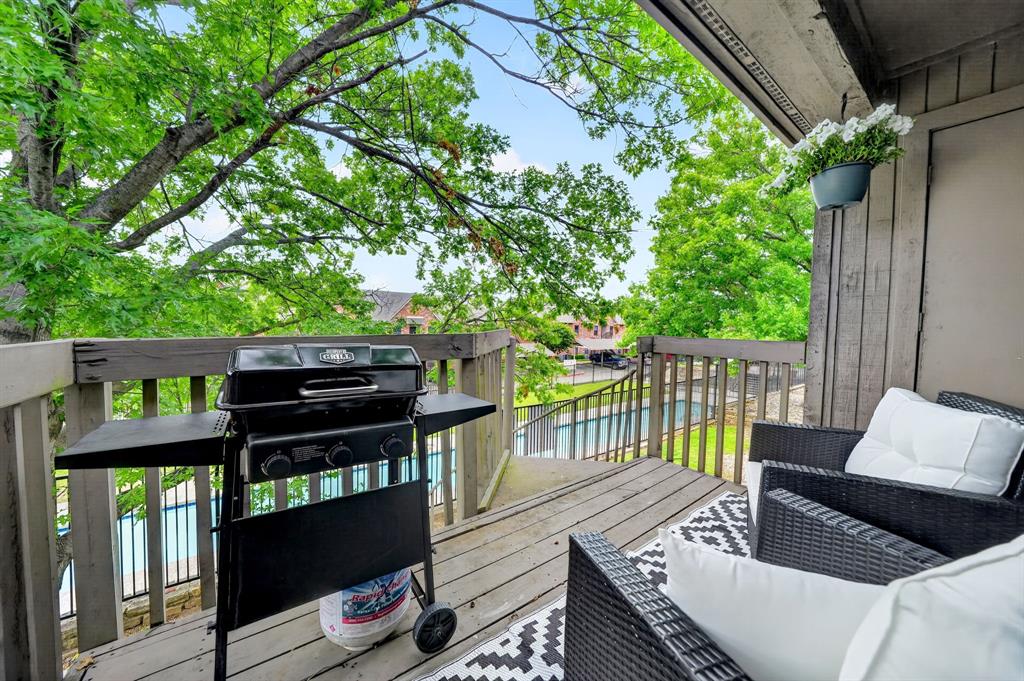 1538 Signal Ridge Place, Unit 1538 Rockwall, TX 75032 - Photo 16 of 37 Access from Living and dining, west facing.