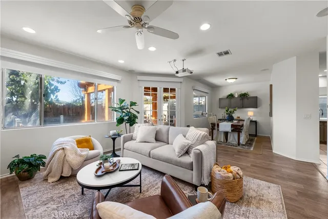 $815,000 | 22732 Pear Court, Saugus, CA 91390