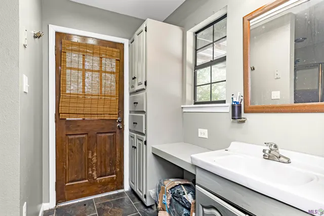 $330,000 | 5660 Cr-92, St. Francisville, LA 70775