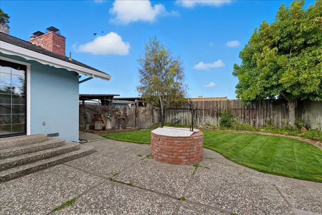 a view of a back yard of the house