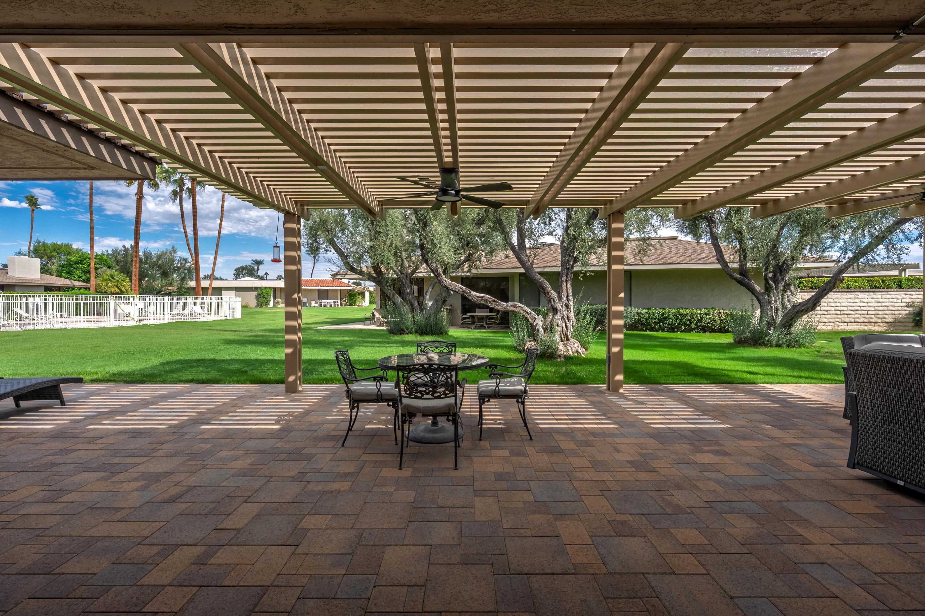 27 Cornell Drive Rancho Mirage, CA 92270 - Photo 4 of 57 03-104961369