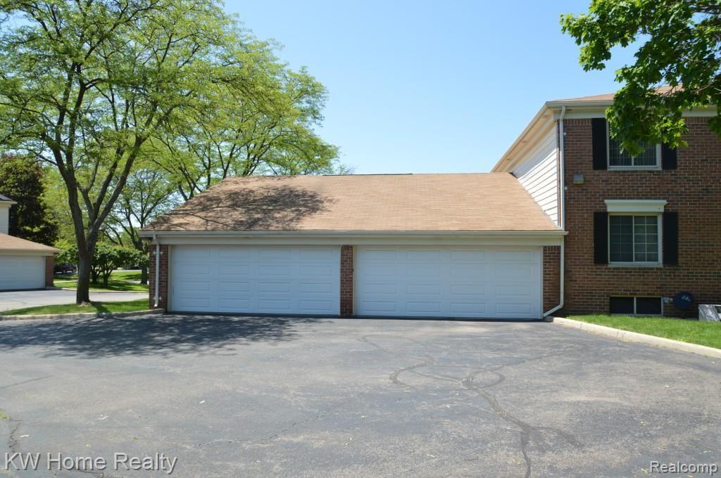 29656 Middlebelt Road, Unit 2402 Farmington Hills, MI 48334 - Photo 6 of 36
