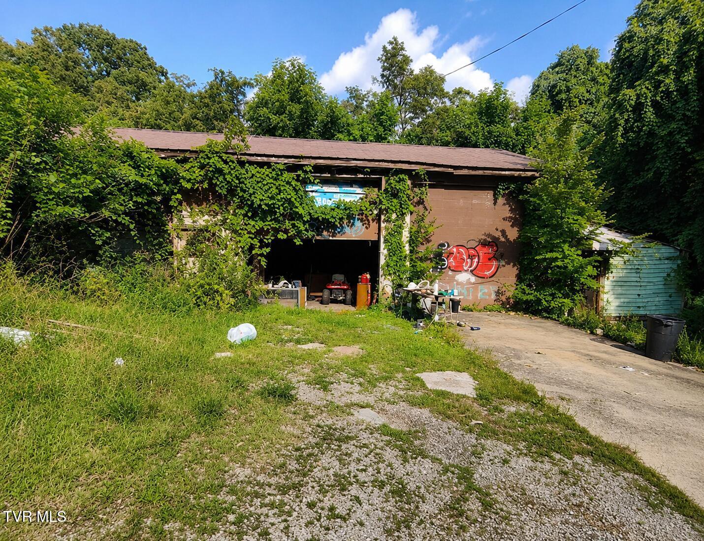 241 West Barton Ridge Road Greeneville, TN 37743 - Photo 1 of 4 1_beyc6a43e26e7b6fa