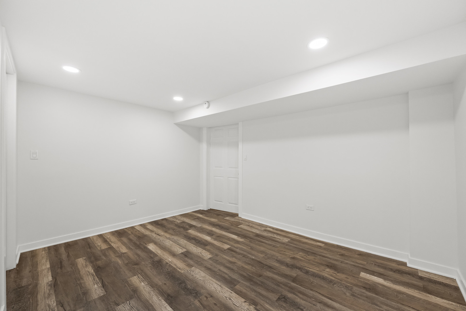 7832 South Paxton Avenue Chicago, IL 60649 - Photo 38 of 59 a view of room