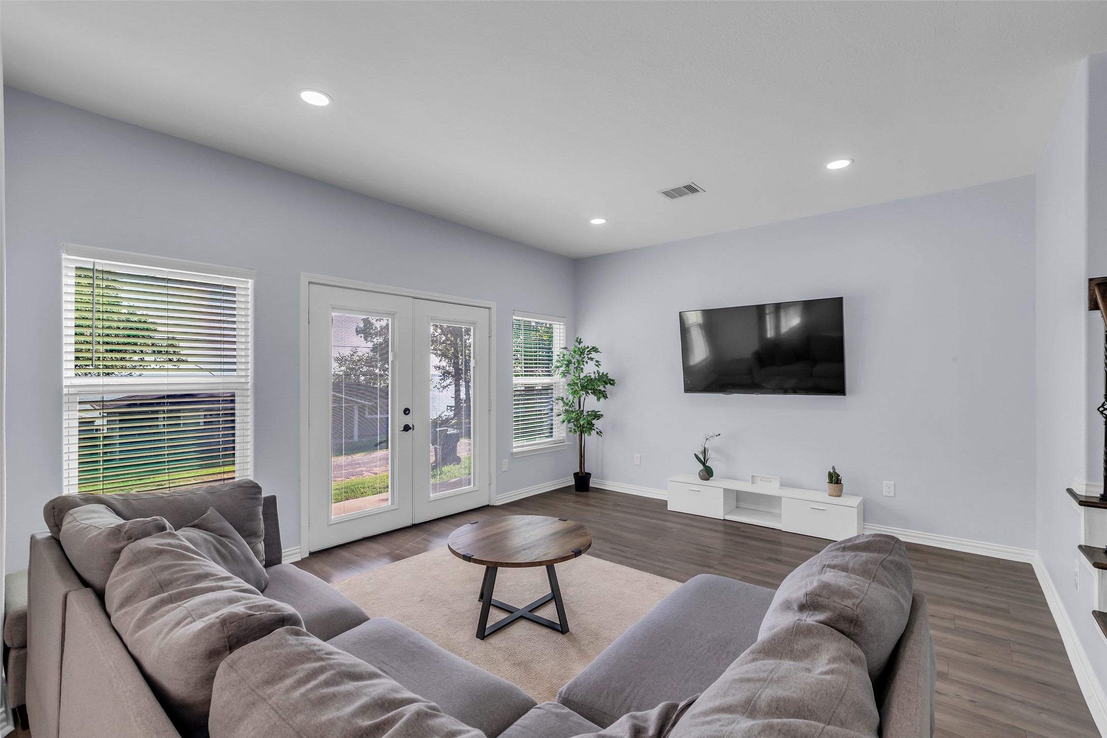 197 Rain Forest Road Onalaska, TX 77360 - Photo 8 of 25 a living room with furniture and a flat screen tv