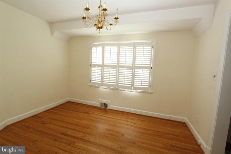 123 West Cameron Road Falls Church, VA 22046 - Photo 3 of 8 Dining Room