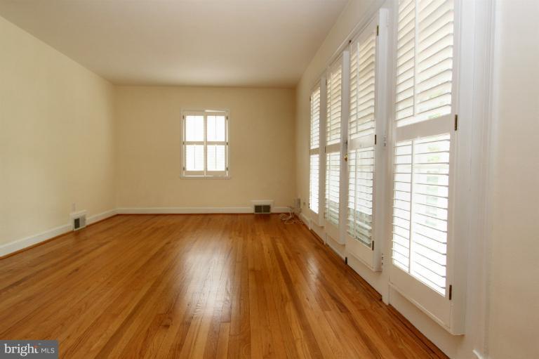 123 West Cameron Road Falls Church, VA 22046 - Photo 4 of 8 Living Room