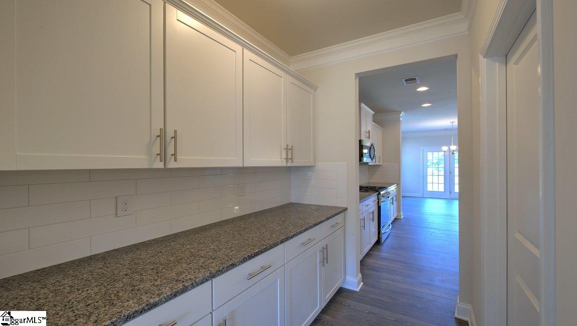 218 Raleighwood Lane Simpsonville, SC 29681 - Photo 7 of 36 Gallery Image 7