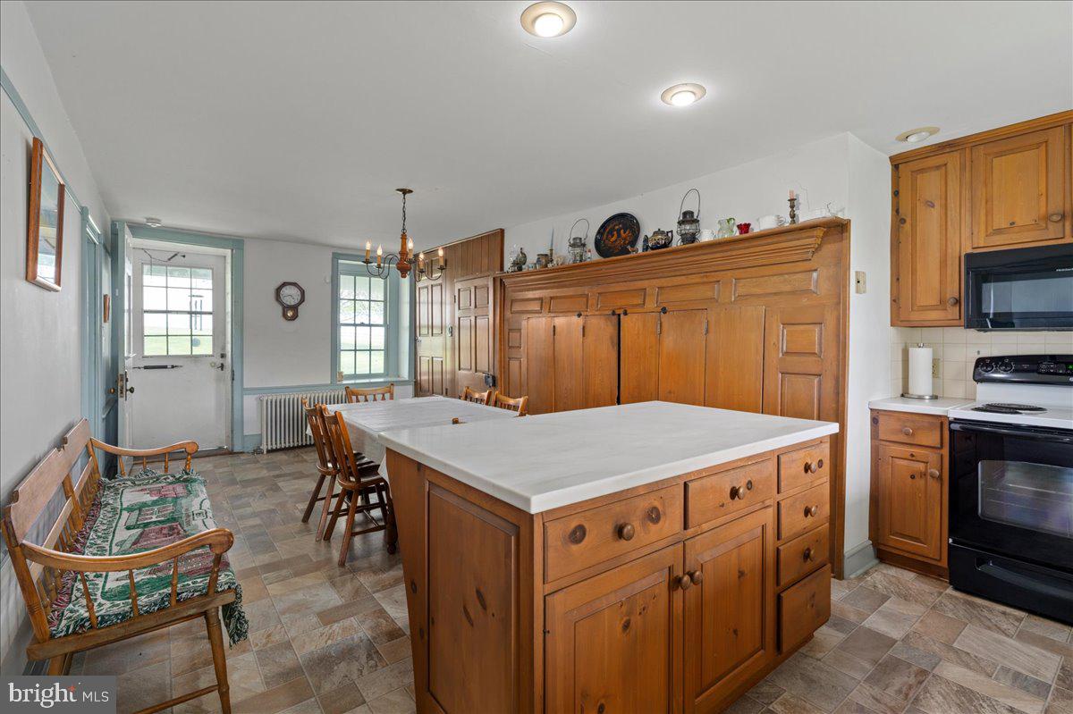 215 Nockamixon Road Kintnersville, PA 18930 - Photo 17 of 55 a kitchen that has a stove and a table in it
