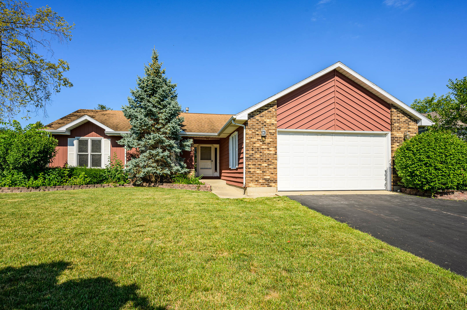 638 Colony Avenue Lindenhurst, IL 60046 - Photo 1 of 15 a front view of a house with a yard and garage