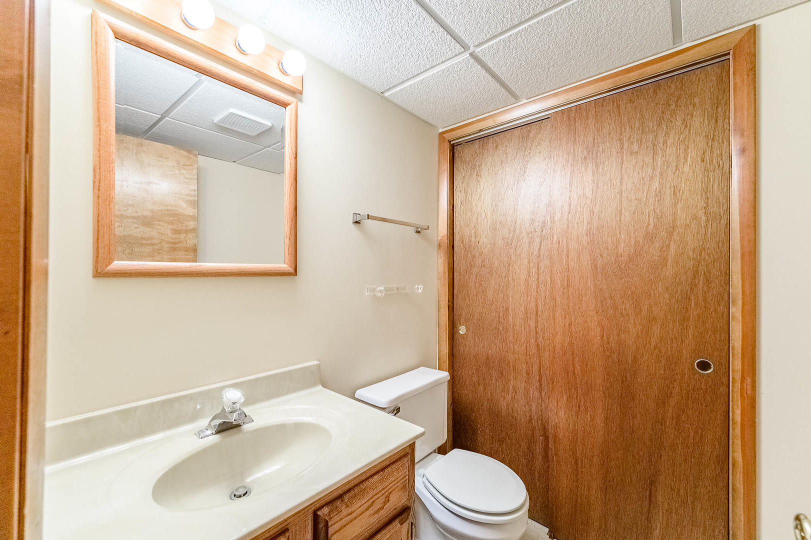 638 Colony Avenue Lindenhurst, IL 60046 - Photo 12 of 15 a bathroom with a sink a toilet and shower