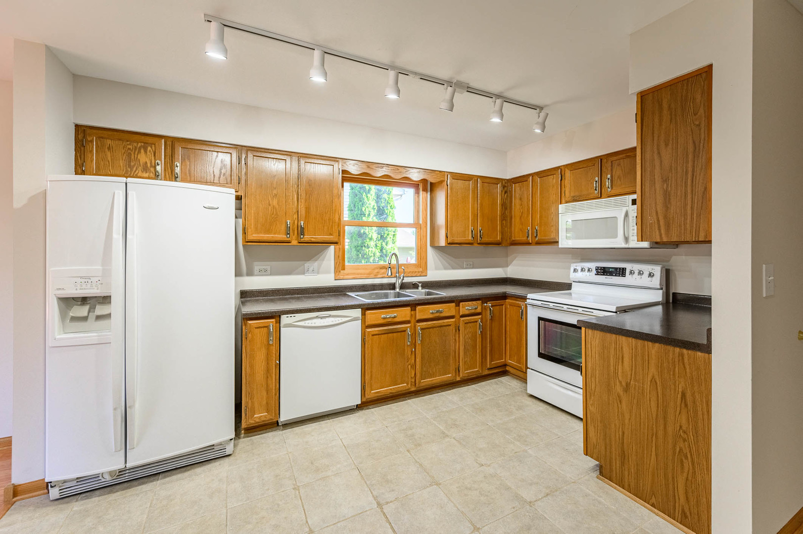 638 Colony Avenue Lindenhurst, IL 60046 - Photo 4 of 15 a kitchen with granite countertop a refrigerator stove top oven a sink and dishwasher