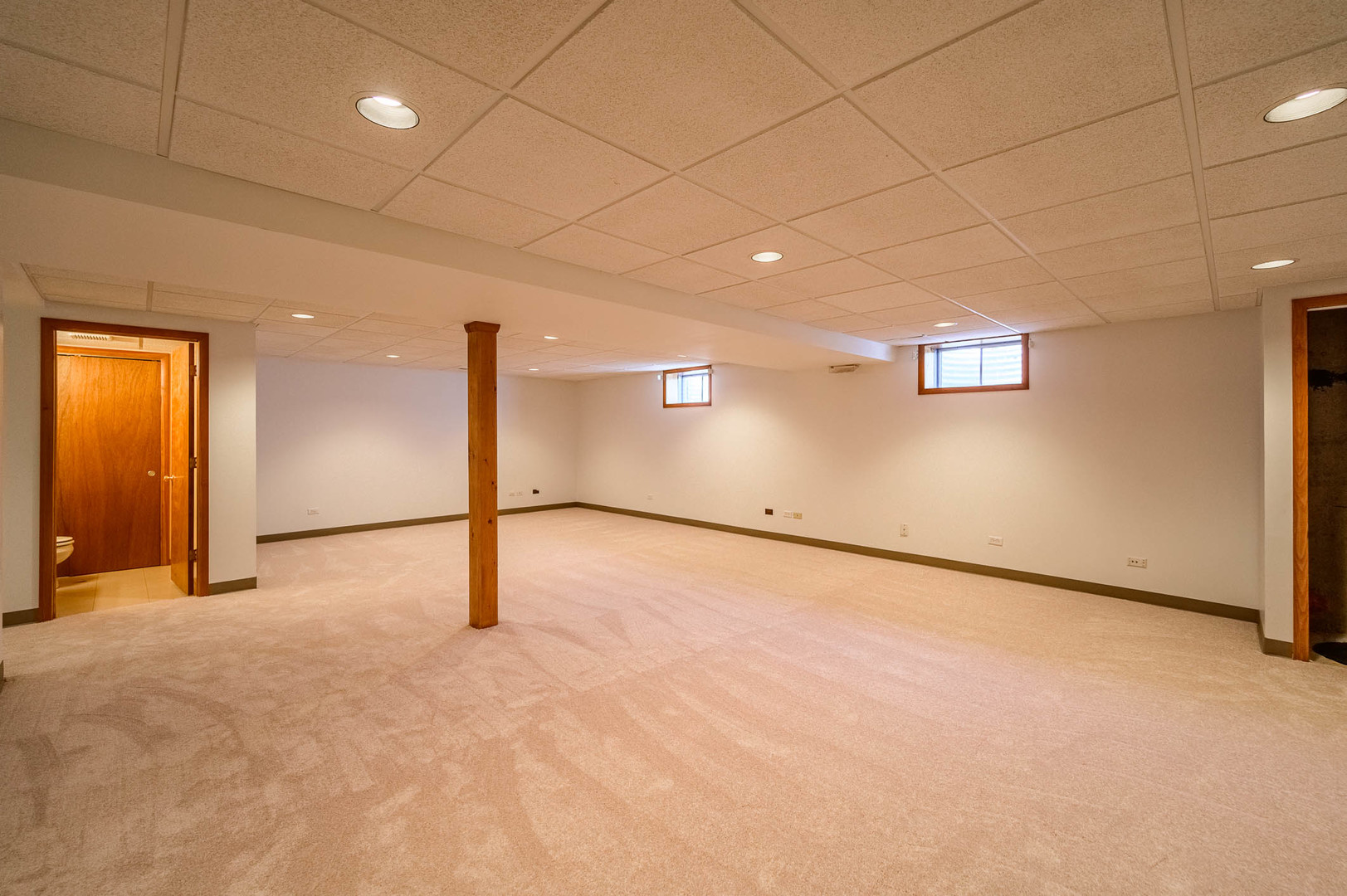 638 Colony Avenue Lindenhurst, IL 60046 - Photo 9 of 15 a view of an empty room with a window